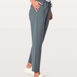 Lululemon On The Fly Pant Woven 28" Oil Blue Sz 8❤️